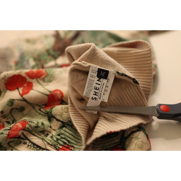 Womens Crewneck Cream Cozy Sweater Whimsical Folk Woodland Deer Cottagecore M - Picture 3 of 13